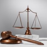 natureza-morta-com-balanca-da-justica
